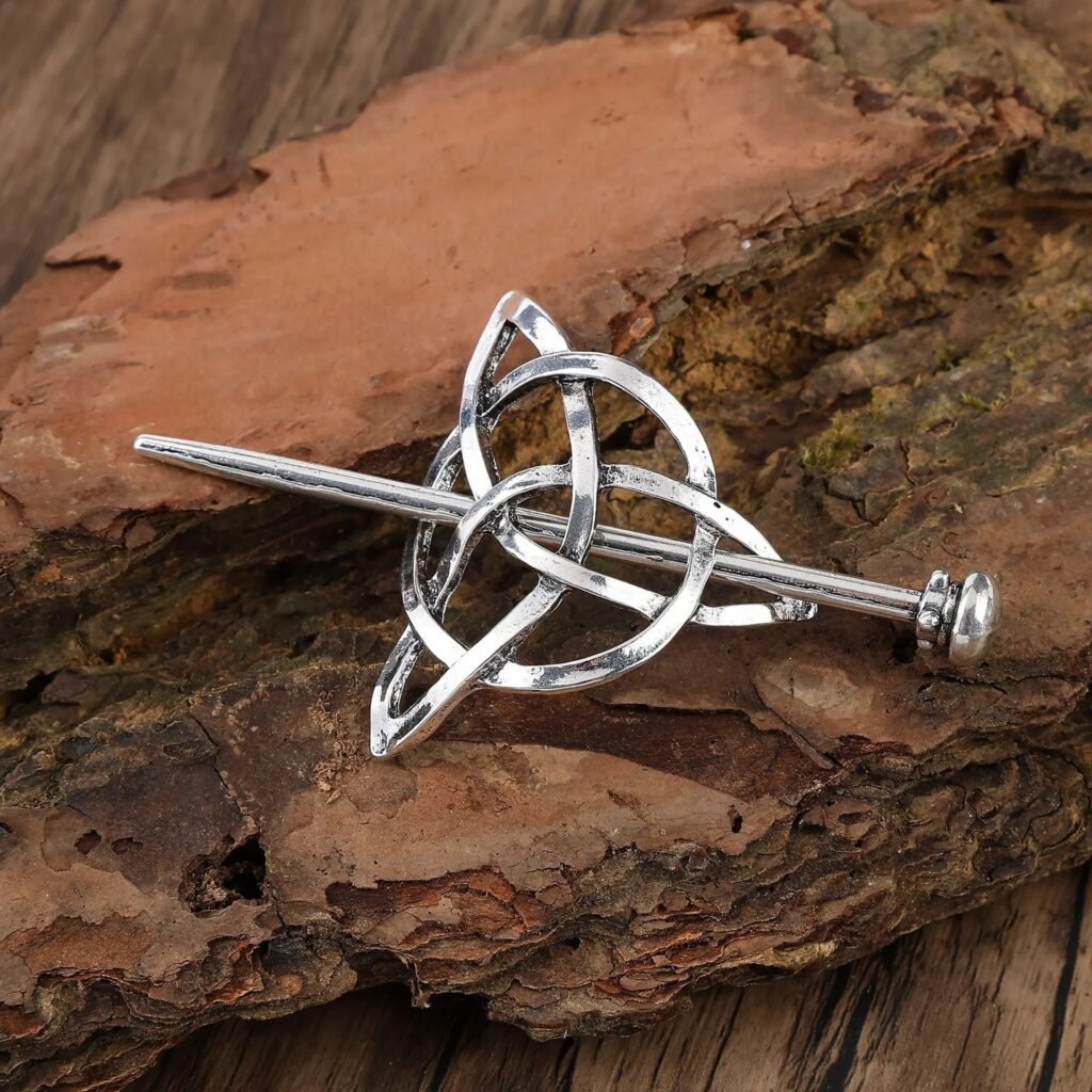 Triquetra<br> Wikinger Fibel