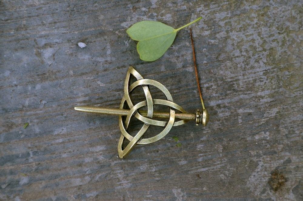 Triquetra<br> Wikinger Fibel