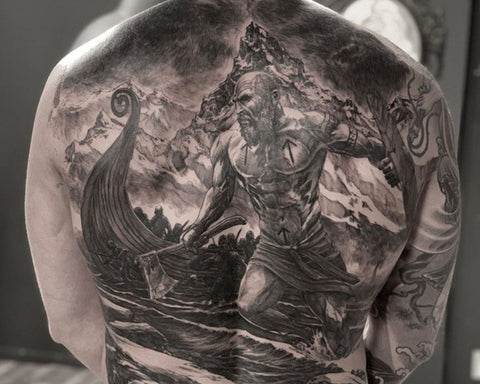 Wikinger-Tattoo auf dem Rücken